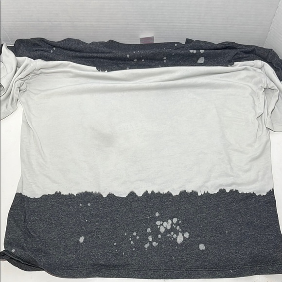 No Boundaries Black and White Short Sleeve Tee with Graphic Design - Picture 9 of 10